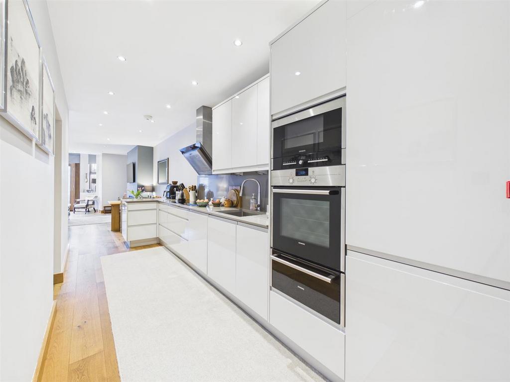 CAM04511 G0-PR0065-STILL004.jpg