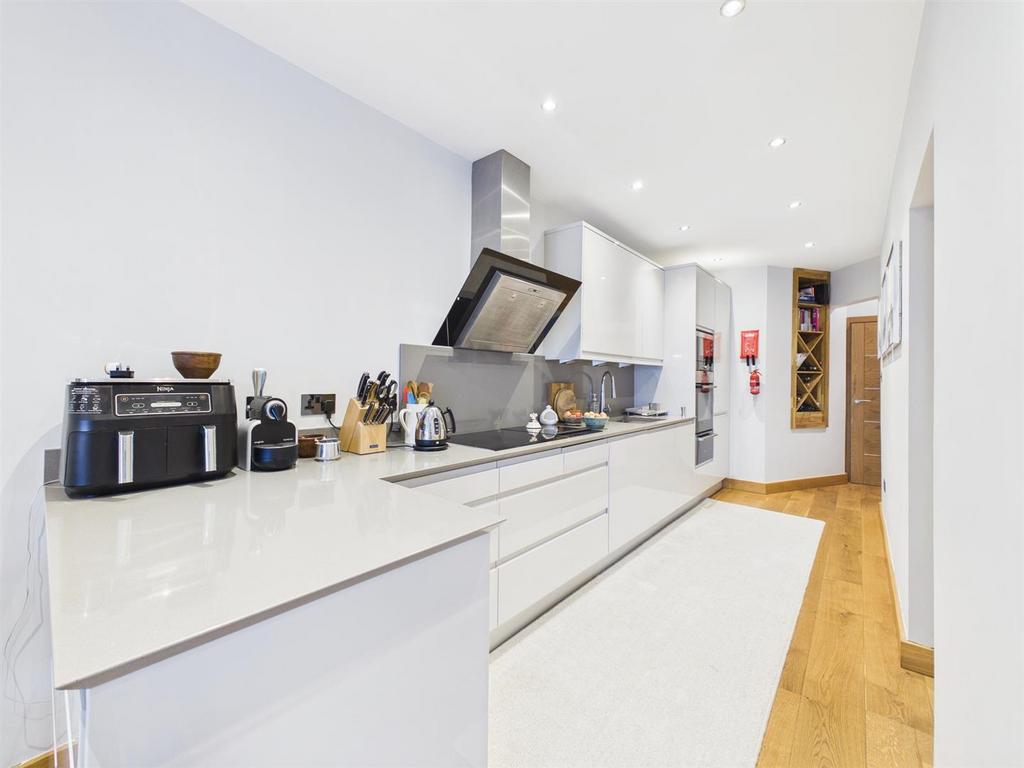 CAM04511 G0-PR0065-STILL005.jpg