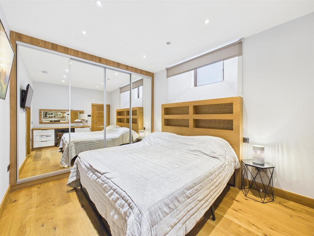 CAM04511 G0-PR0065-STILL012.jpg