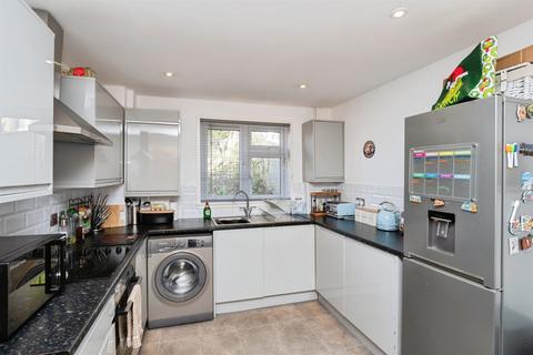 3 bedroom terraced house for sale, Wiltshire Way, TUNBRIDGE WELLS