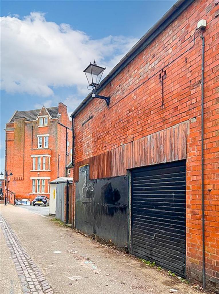 Detached coach house
