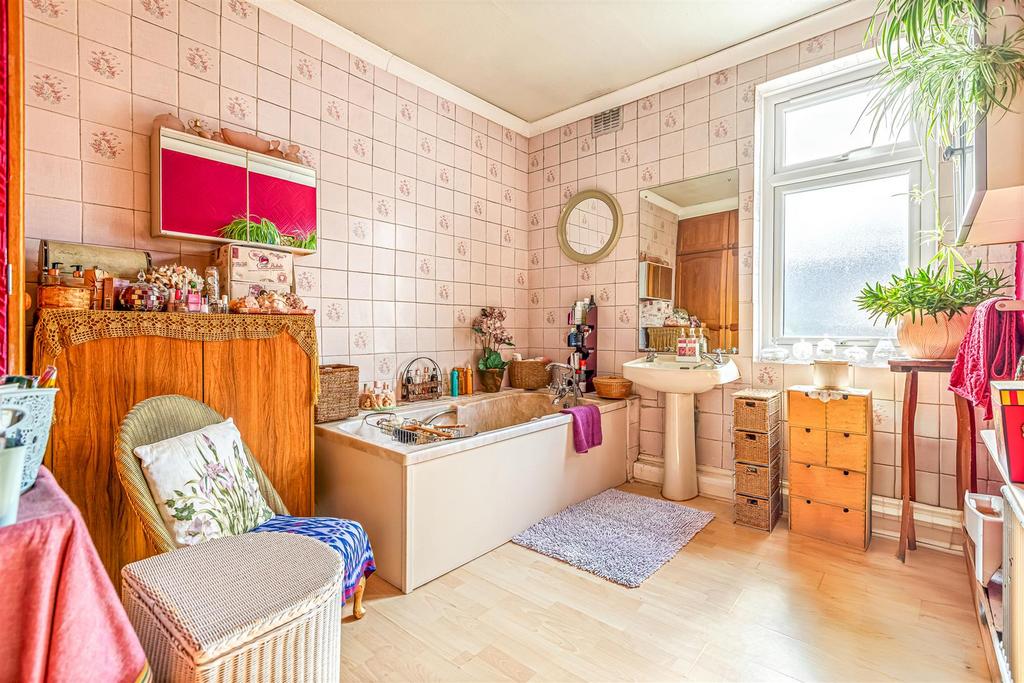 En suite bathroom