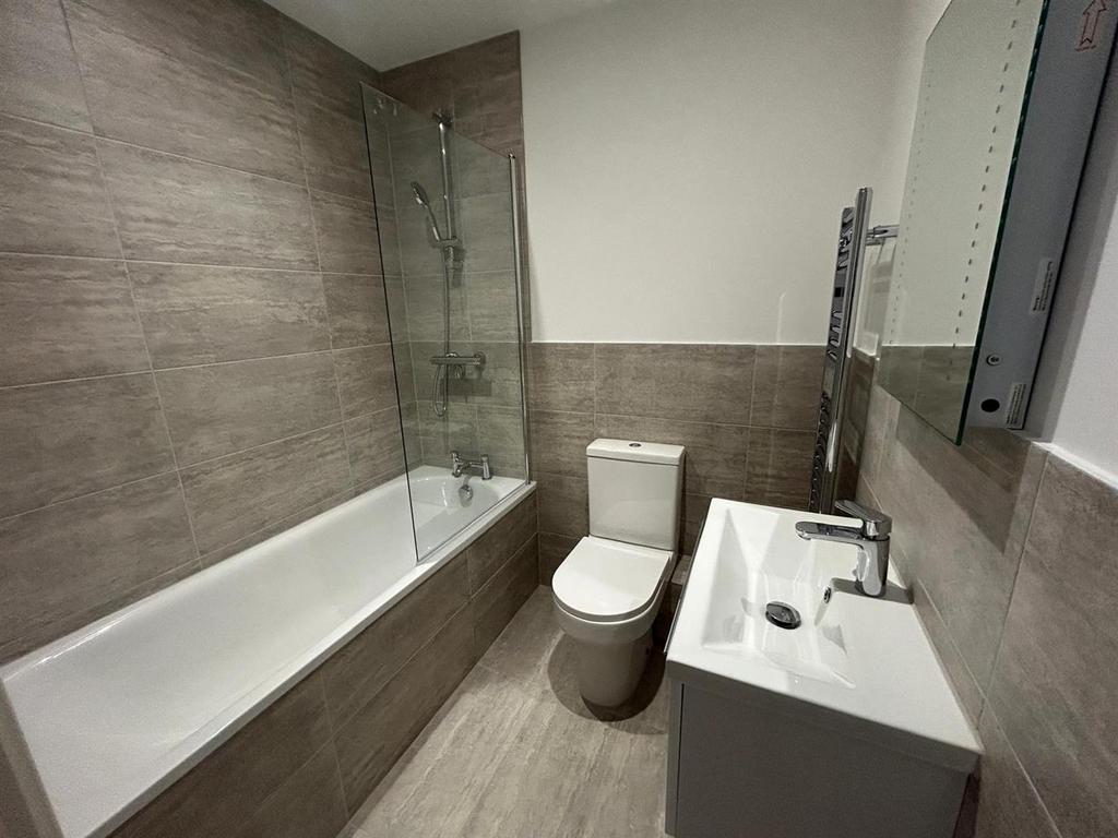 1st Bathroom.jpeg