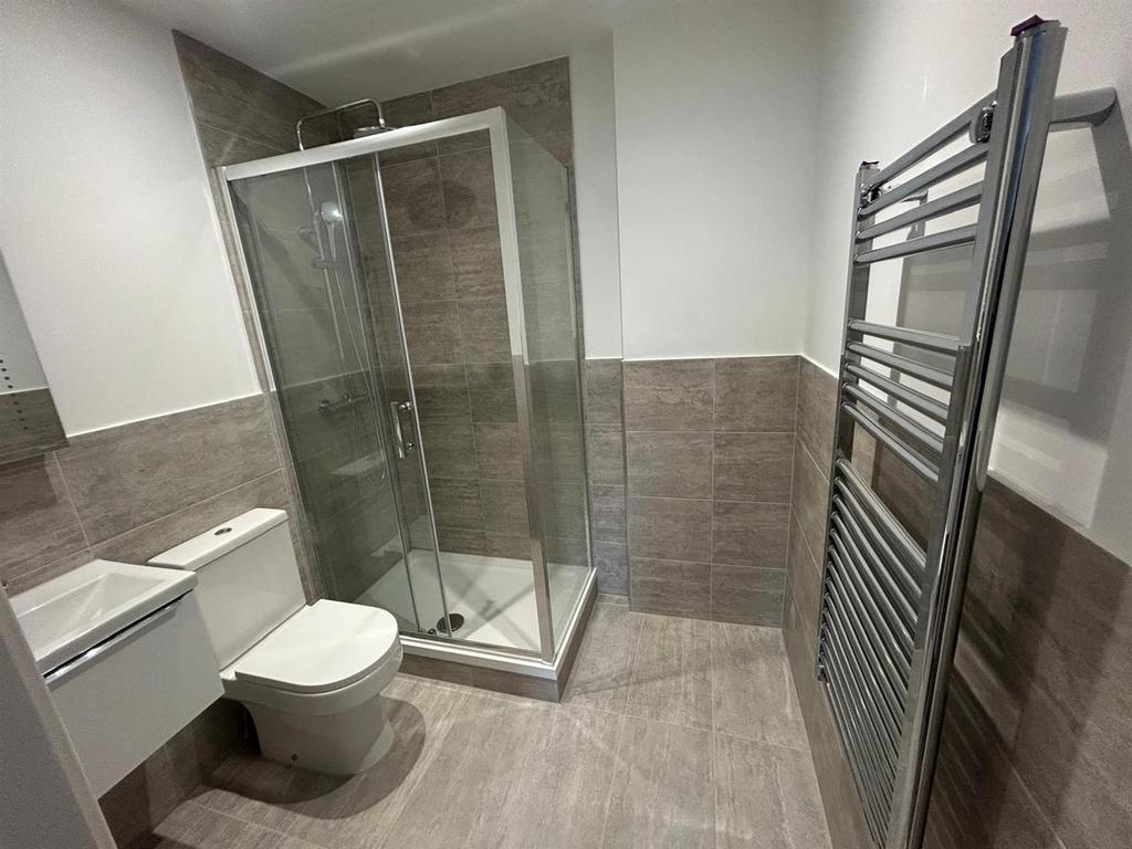2nd Bathroom.jpeg