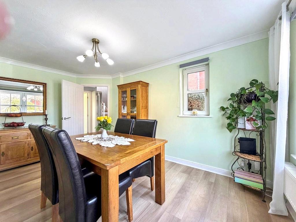 Living Area / Dining