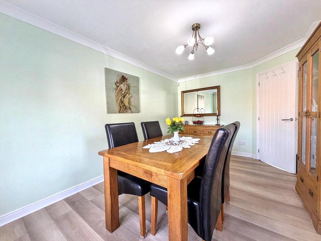Living Area / Dining