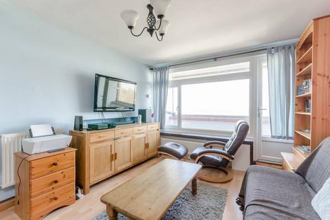 1 bedroom flat to rent, Tunworth Crescent, Roehampton, London, SW15