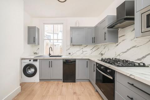 2 bedroom terraced house to rent, Mill Hill Road, London W3