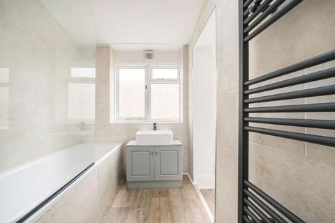 2 bedroom terraced house to rent, Mill Hill Road, London W3