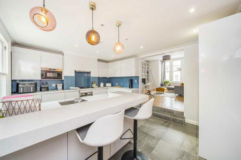 2 bedroom flat for sale, Drakefield Road, London SW17