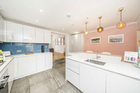 2 bedroom flat for sale, Drakefield Road, London SW17