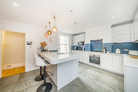 2 bedroom flat for sale, Drakefield Road, London SW17
