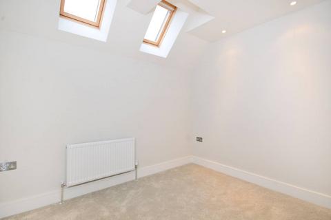 2 bedroom flat to rent, Alexandra Grove, North Finchley, London, N12