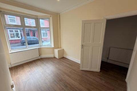 2 bedroom terraced house to rent, Crondall street, Fallowfield, Manchester, M14