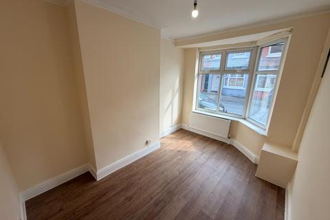 2 bedroom terraced house to rent, Crondall street, Fallowfield, Manchester, M14