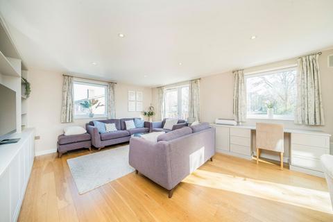 2 bedroom flat for sale, Lamberts Road, Surbiton KT5