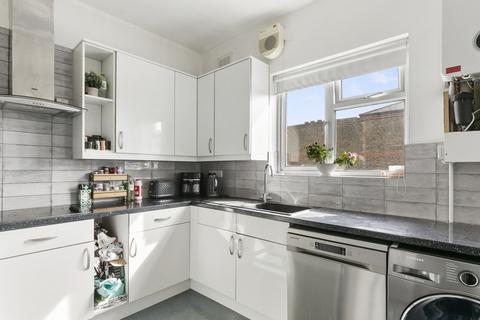 2 bedroom flat for sale, Orlando Road, LONDON, SW4