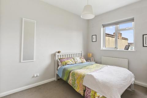 2 bedroom flat for sale, Orlando Road, LONDON, SW4