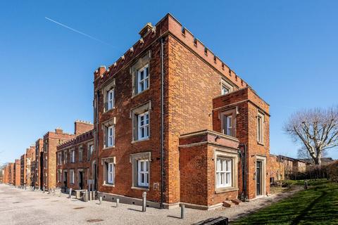 1 bedroom flat for sale, West Cadet Apartments, Woolwich Common, London, SE18