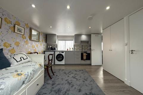 undefined, Thames Avenue, Perivale UB6