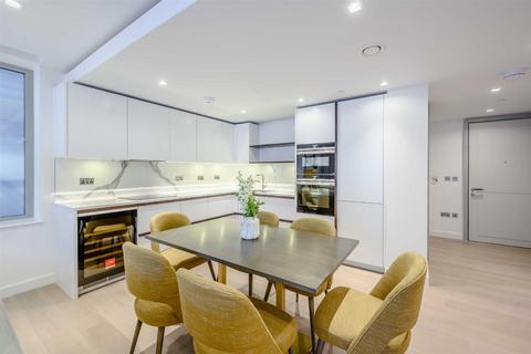 3 bedroom flat to rent, West End Gate, London