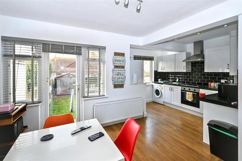3 bedroom end of terrace house for sale, Queens Road, Eastbourne