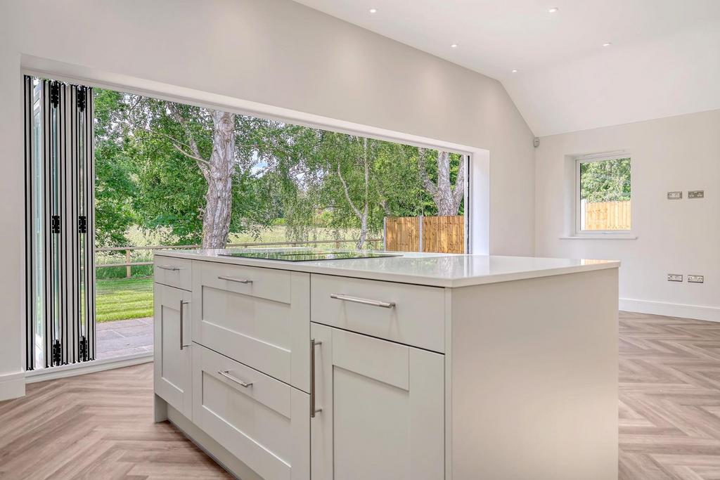 89 8v8a4572 24 copy.jpg