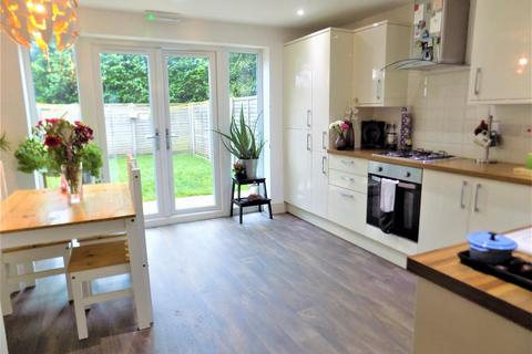 4 bedroom end of terrace house for sale, Kensington Place, Farnborough GU14