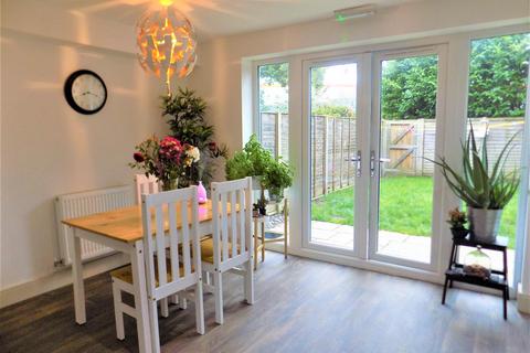 4 bedroom end of terrace house for sale, Kensington Place, Farnborough GU14