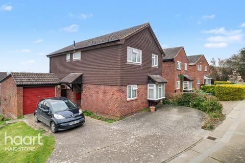 4 bedroom detached house for sale, Horton Downs, Maidstone