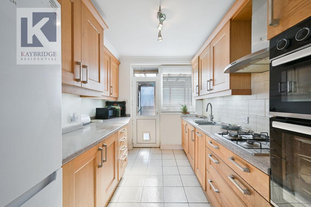 St. Clair Drive, Worcester Park - KT4 8 UE