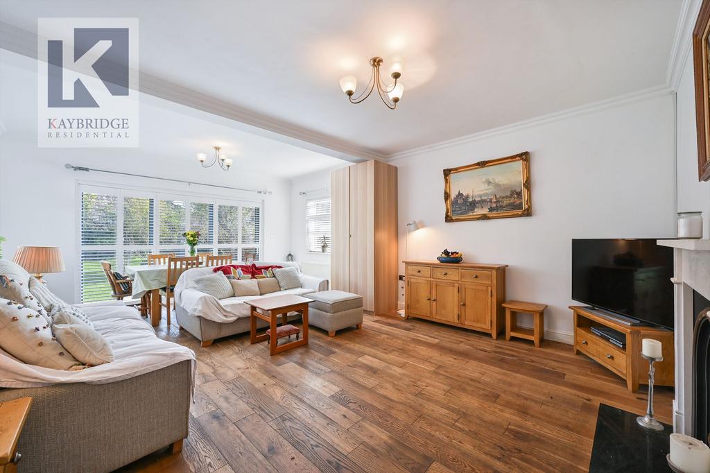 St. Clair Drive, Worcester Park - KT4 8 UE