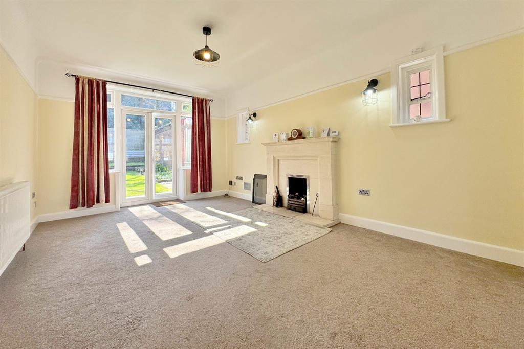 Living/Dining Area