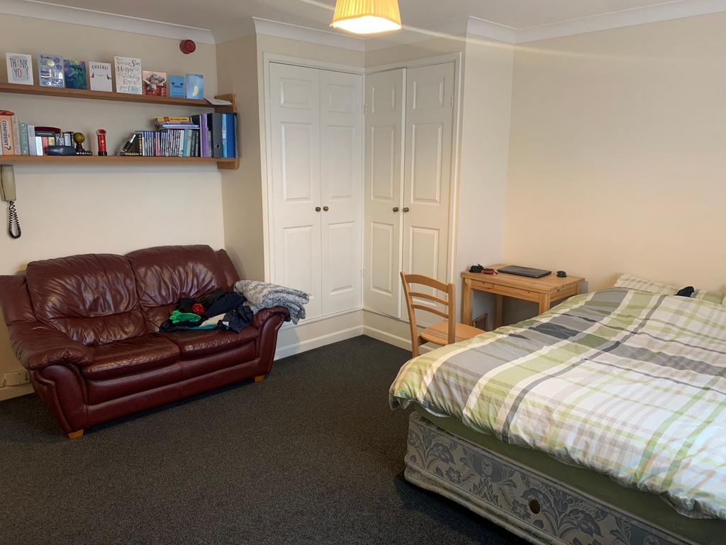 Bright, well-equipped bedroom with a double bed...