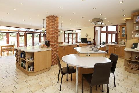 6 bedroom detached house for sale, Pangbourne - Walk to village shops, amenities & train station to London