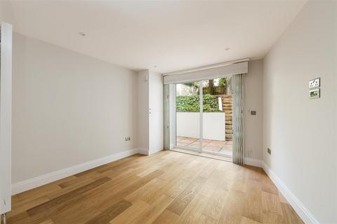 2 bedroom flat to rent, Batoum Gardens, Brook Green, London W6