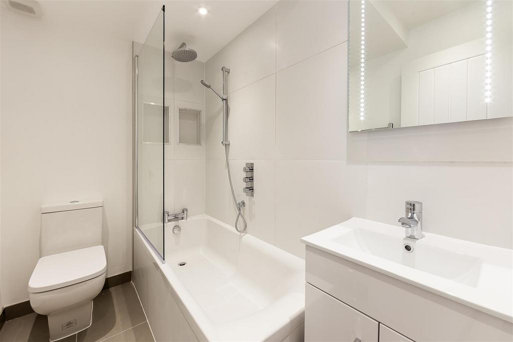 Lettings Brook Green Batoum Gardens  - Bathroom 2.