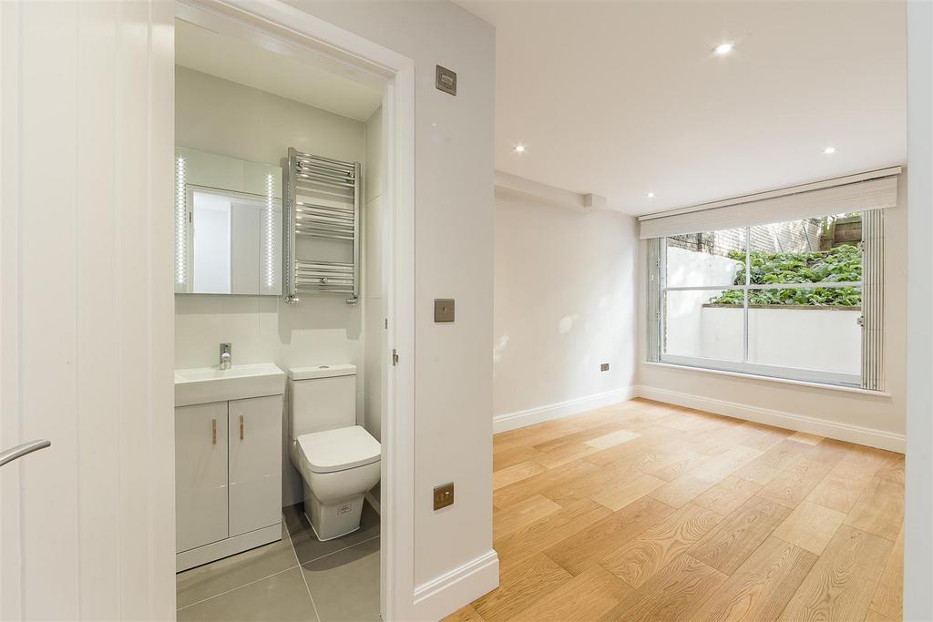 Lettings Brook Green Batoum Gardens  - Bathroom 3.