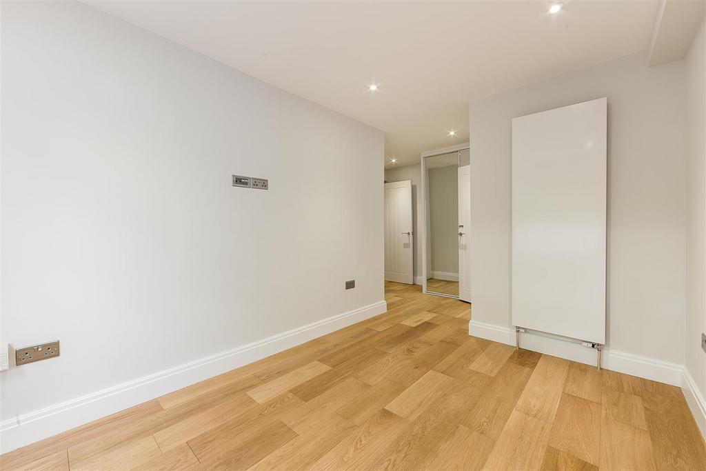 Lettings Brook Green Batoum Gardens  - Bedroom 1.j