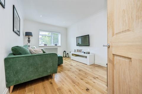 4 bedroom semi-detached house for sale, Mount Drive, Park Street, St. Albans