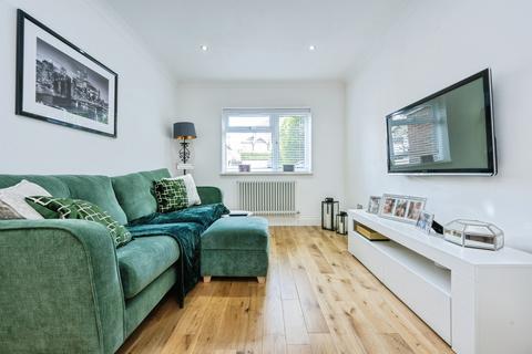 4 bedroom semi-detached house for sale, Mount Drive, Park Street, St. Albans