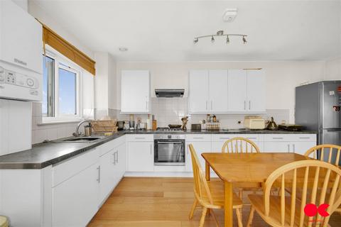 2 bedroom flat for sale, St. Helens Place, London E10