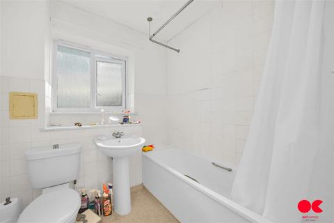 2 bedroom flat for sale, St. Helens Place, London E10