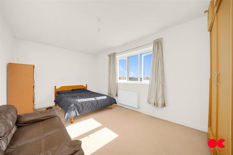2 bedroom flat for sale, St. Helens Place, London E10