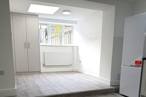 undefined, Kingsdown Road, London N19