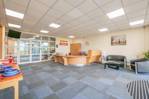 Warehouse to rent, 83-84 Livingstone Rd Andover SP10 5QZ