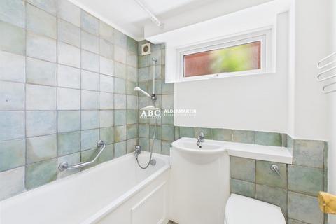 3 bedroom flat to rent, Finchley Road, London