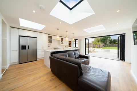 undefined, Main Street, Upper Largo, KY8