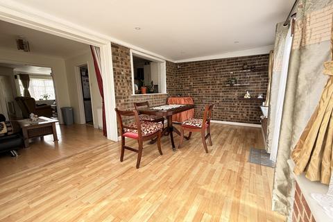 3 bedroom end of terrace house for sale, Withyham Close, Eastbourne BN22