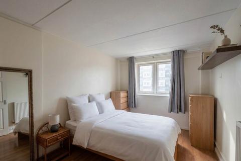 3 bedroom flat to rent, Lucas Court, Strasberg Road, Battersea, SW11